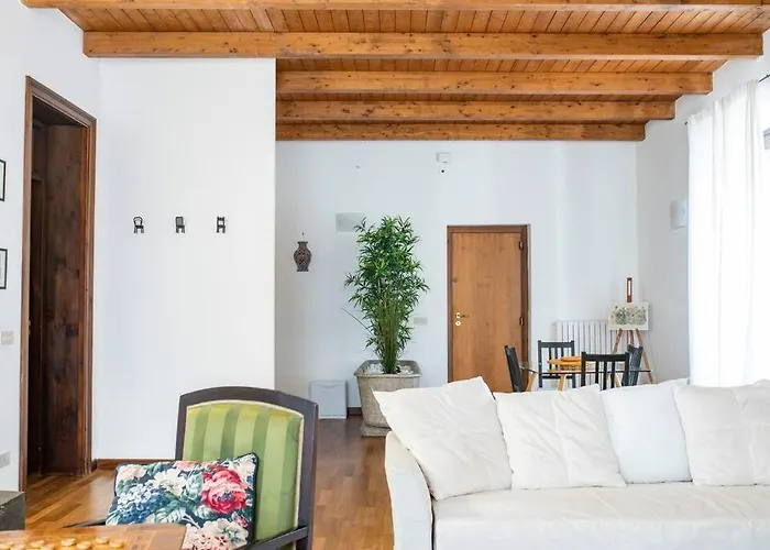 Cavour Elegant At Massimo Theater